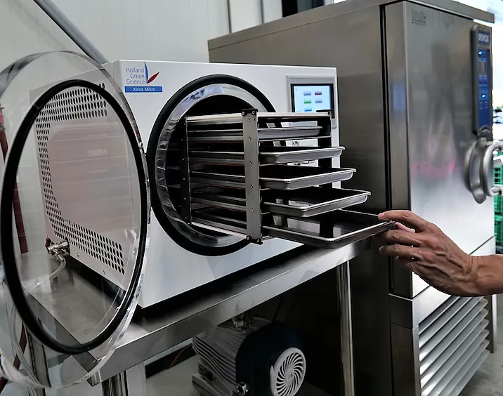 Xiros Mikro in Action: Elevating Professional Kitchens with Compact and Advanced Freeze Drying Capabilities. 